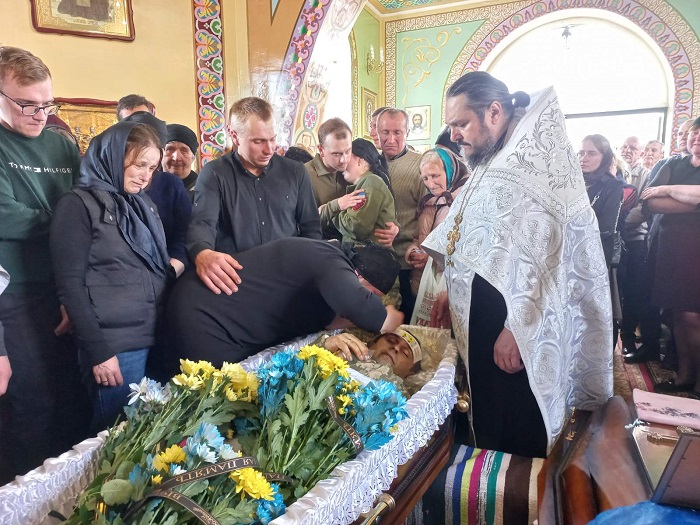 В Волынской и Сарненской епархиях УПЦ простились с погибшими воинами фото 1