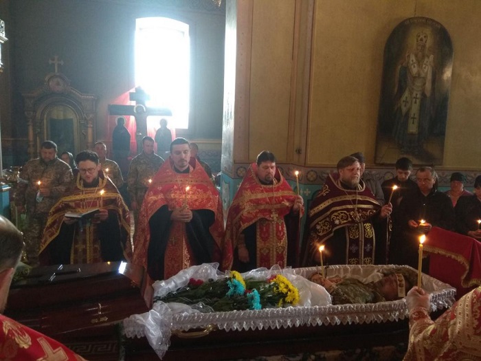 В трех епархиях УПЦ простились с погибшими воинами фото 1
