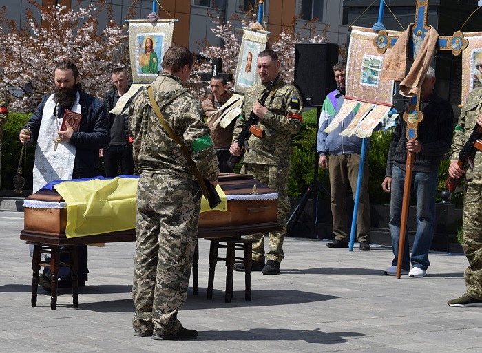 В Мукачевской, Харьковской и Черновицкой епархиях УПЦ отпели воинов фото 3