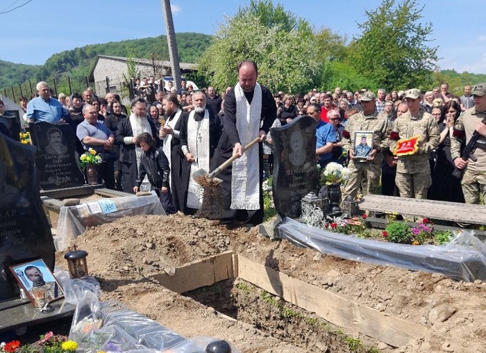 В трех епархиях УПЦ простились с погибшими военнослужащими фото 1