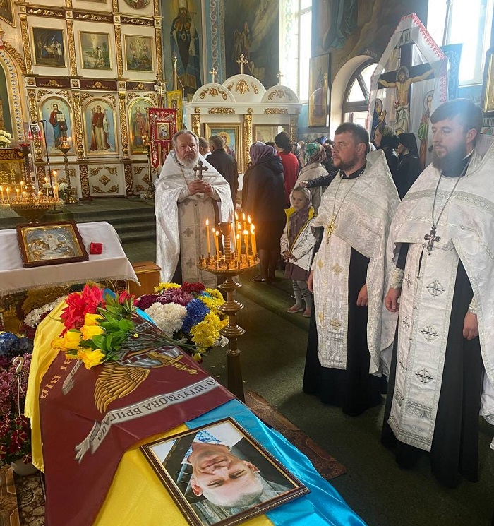 В пяти епархиях УПЦ простились с погибшими воинами фото 2