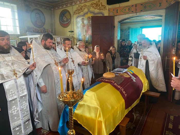 В трех епархиях УПЦ простились с четырьмя погибшими воинами фото 2