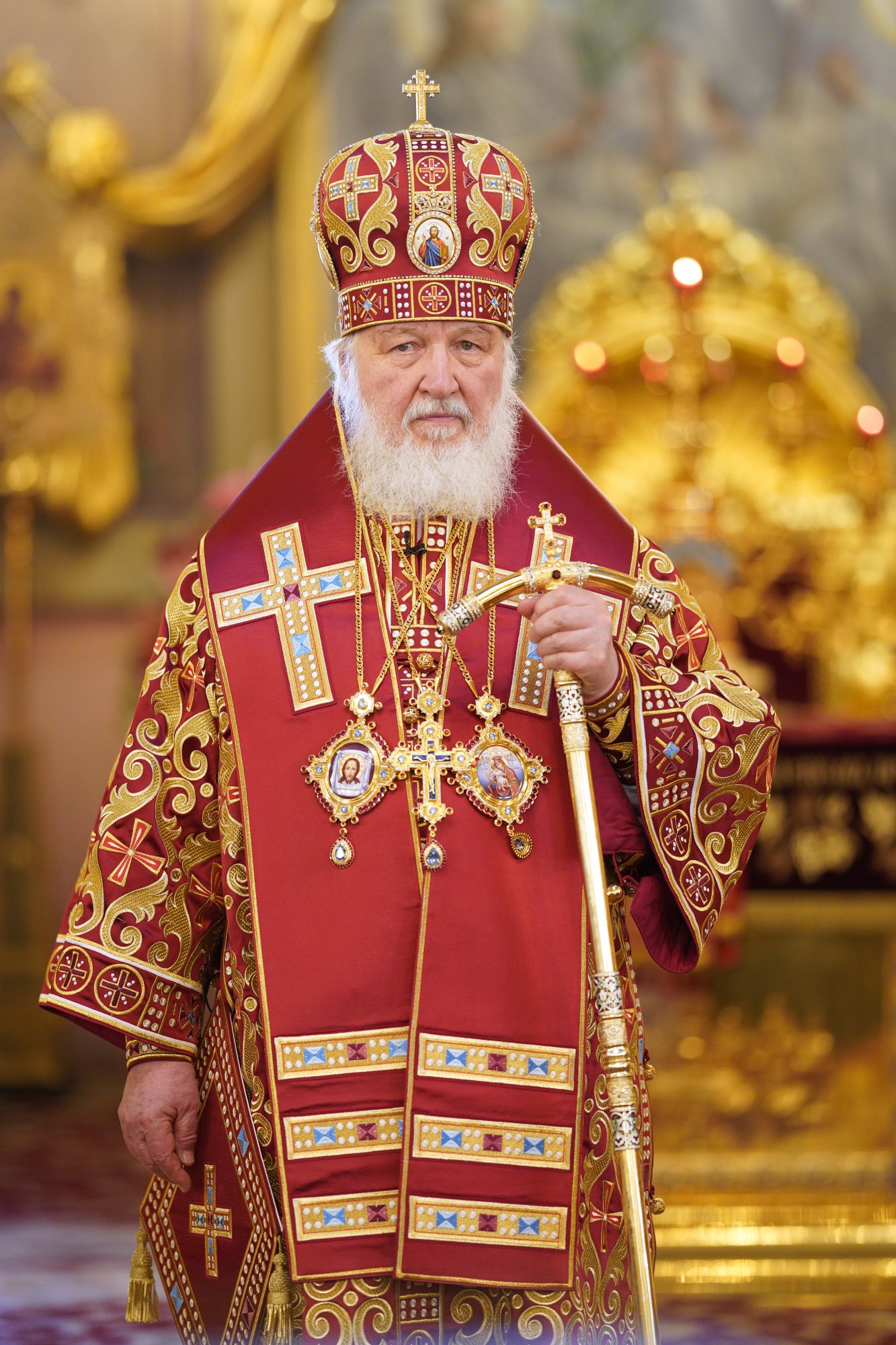 В Сети отметили идентичность облачений патриарха Кирилла и Думенко фото 1