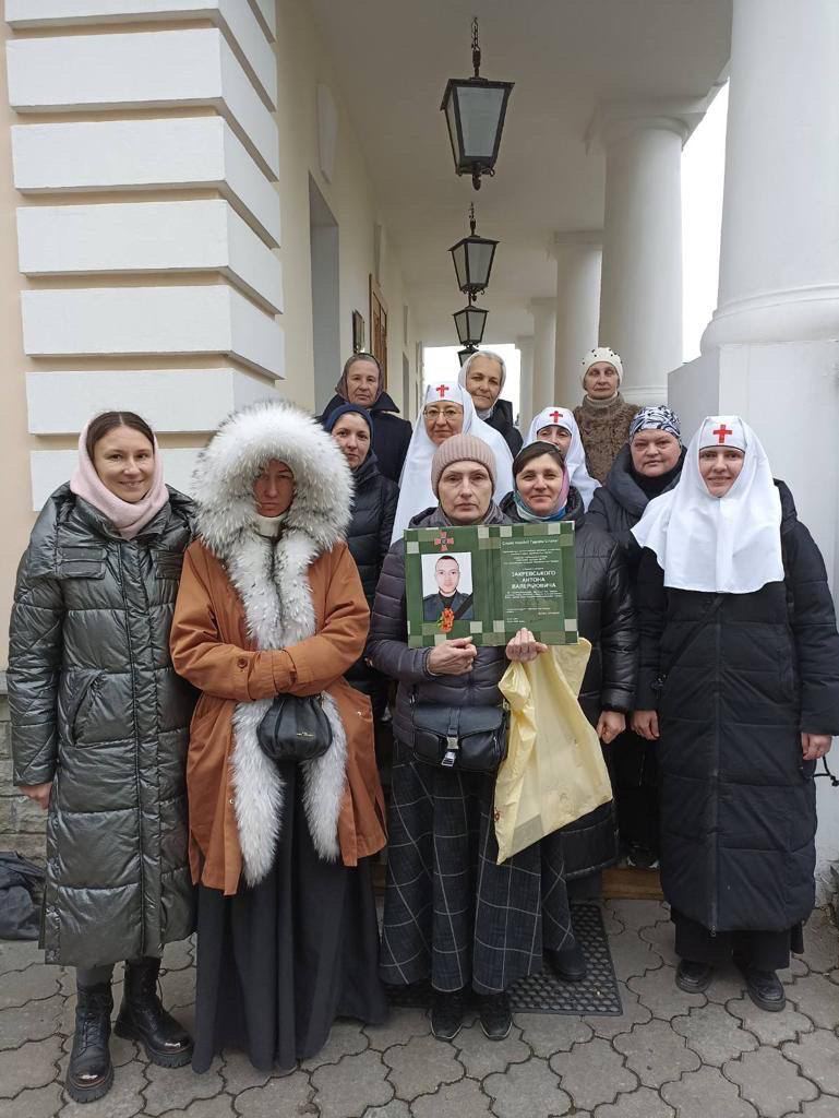Το χρονικό της ορθοστασίας για τη Λαύρα των Σπηλαίων του Κιέβου: 31 Μαρτίου фото 3